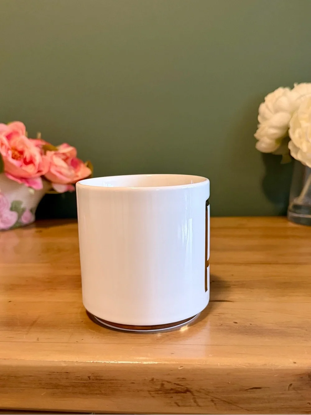 Williams Sonoma White Ceramic Mug with Gold 'R' Monogram